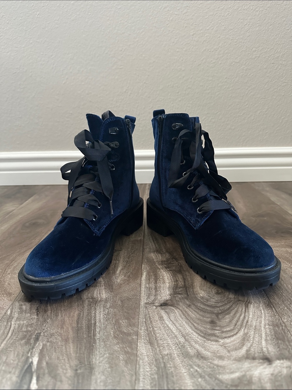 Candie’s Women’s Blue Velvet Combat Boots Ribbon Lace Size 9M